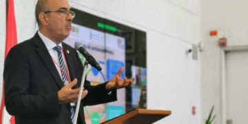 rector de la UBO Dr. Claudio Ruff